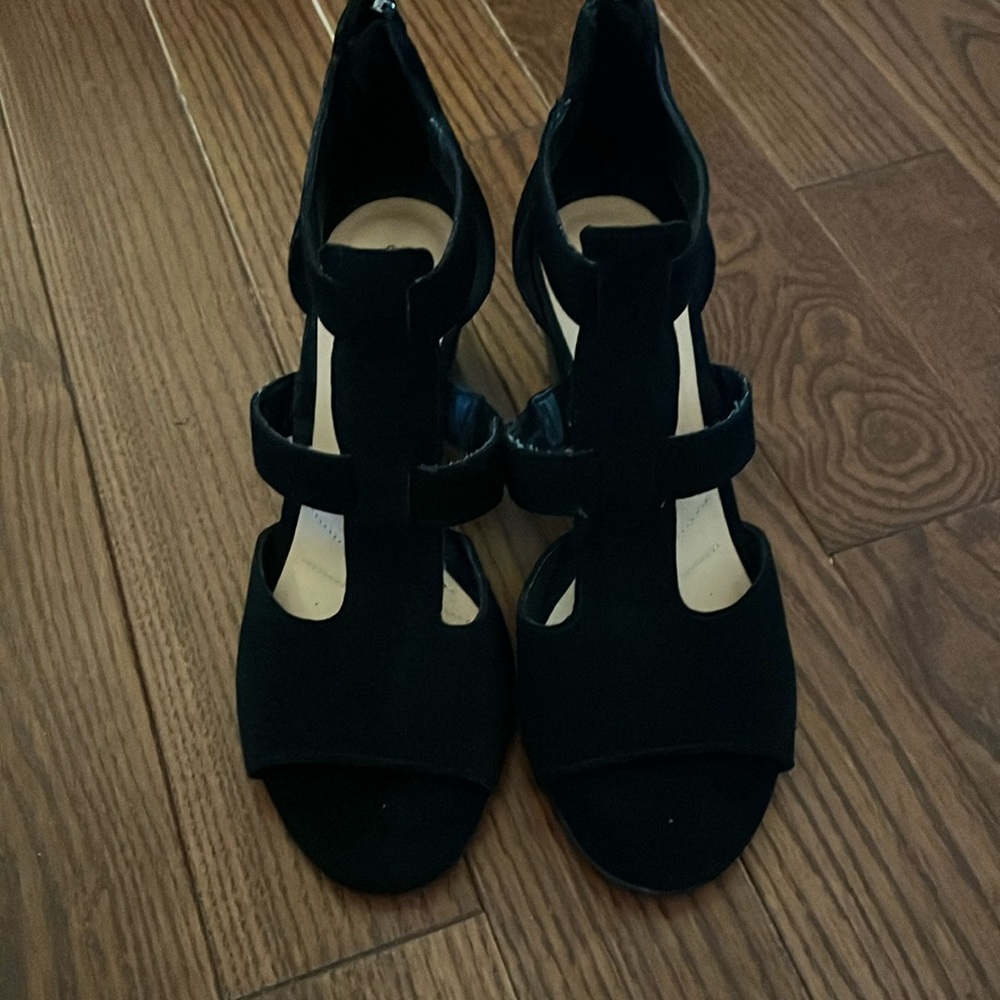 Clarks balck “Deloria Fae” wedge sandals, sz 7